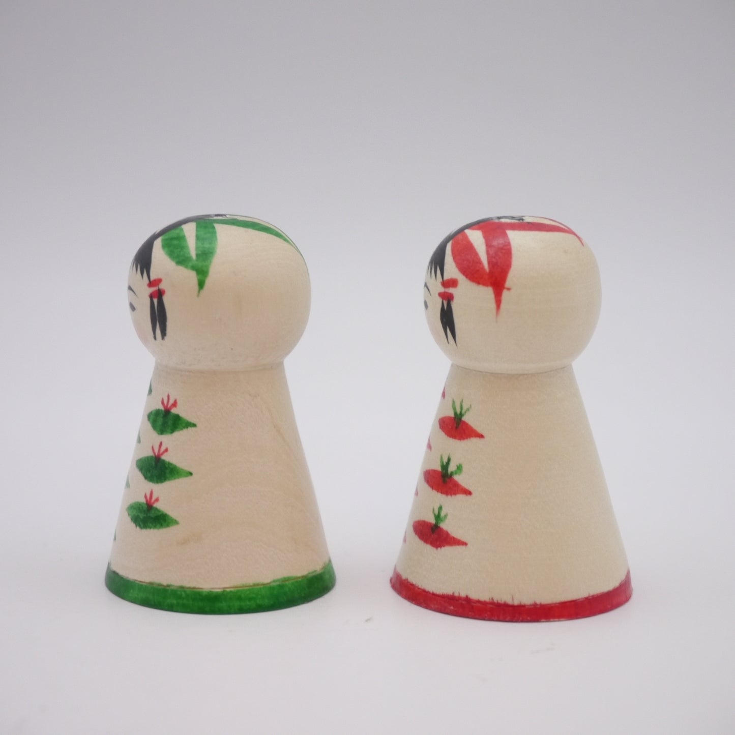4.5cm Kokeshi doll by Sachiko Saito Set of 2 Green and Red
