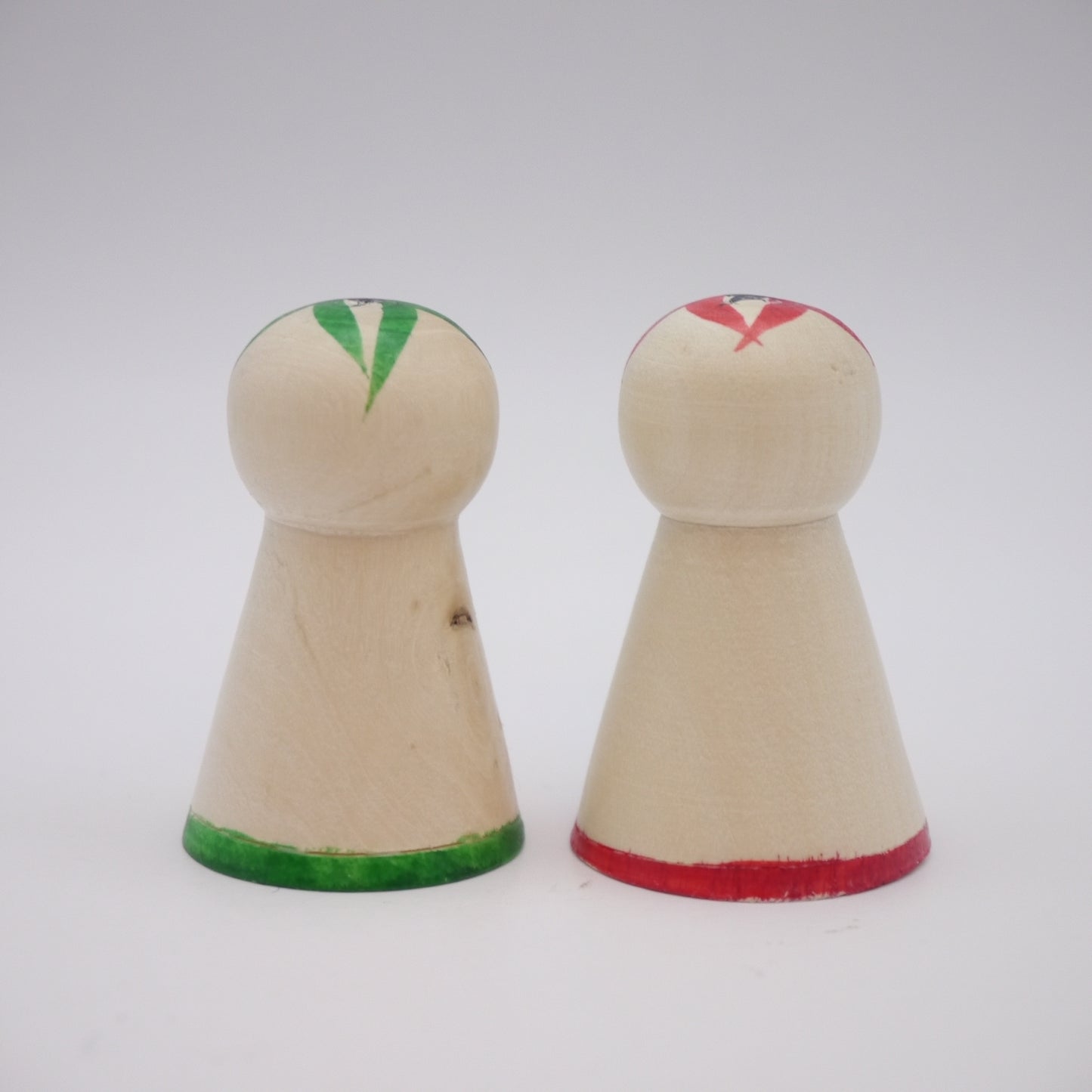 4.5cm Kokeshi doll by Sachiko Saito Set of 2 Green and Red