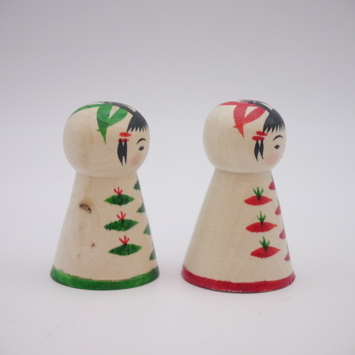 4.5cm Kokeshi doll by Sachiko Saito Set of 2 Green and Red