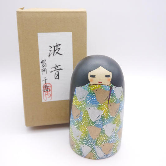 Kokeshi doll by Chiya Tomidokoro "波音"