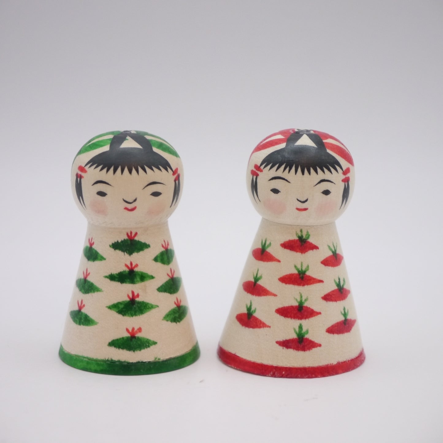 4.5cm Kokeshi doll by Sachiko Saito Set of 2 Green and Red